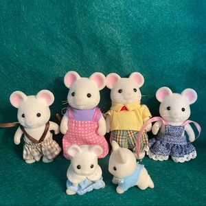 Sylvanian Families / Calico Critters Milky White Mouse Family of 6